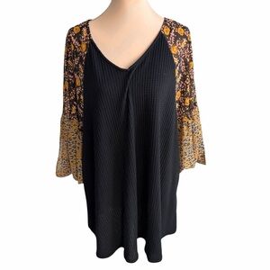 Umgee Extra Oversized Black Tunic with Floral and Leopard Sleeves‎ – Size S
